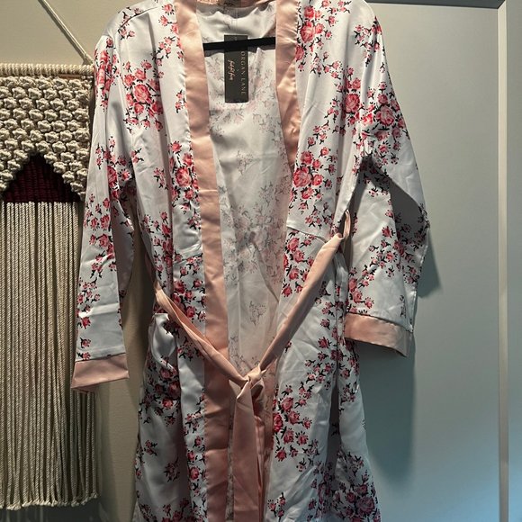 Morgan Lane Robe - Picture 3 of 3